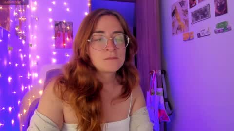 Giggles  online show from September 29, 10:59 pm