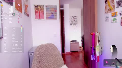 Giggles  online show from May 23, 3:32 pm