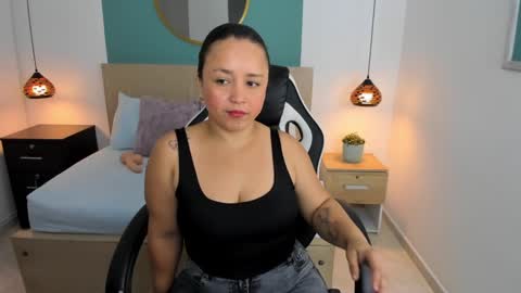 L I N D A online show from February 18, 7:10 pm
