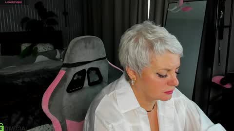 Linda Zefir online show from May 2, 1:09 am