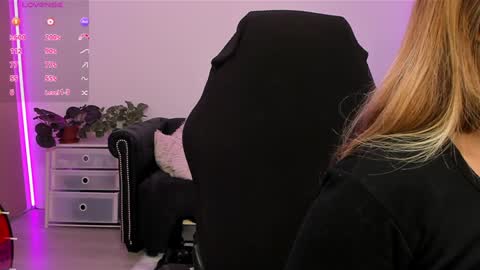 Linda  --  online show from December 10, 11:11 am