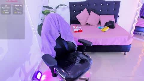 Linda  online show from May 3, 3:21 am
