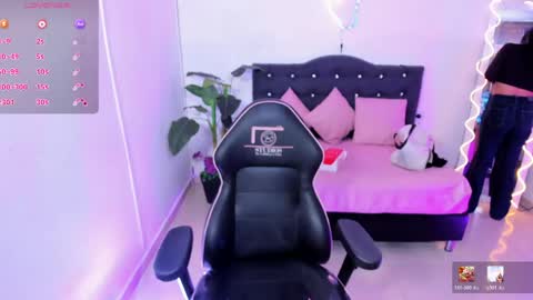 Linda  online show from May 12, 3:04 am