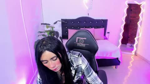 Linda  online show from May 23, 6:12 am
