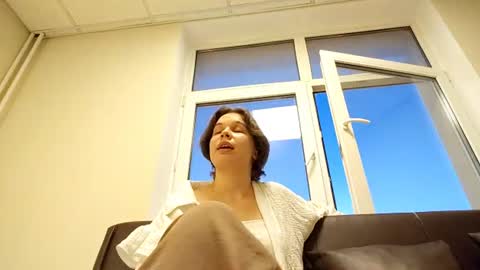 Linda  online show from June 17, 7:04 pm