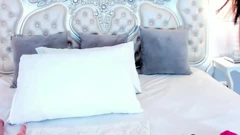 Snapshot of linnaevanson chatting on February 19, 4:12 am Linna online show from February 19, 4:12 am