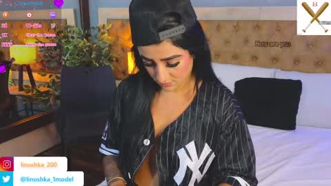 Snapshot of linoshka_1 chatting on March 4, 9:00 pm Luciana online show from March 4, 9:00 pm