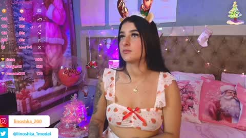 Snapshot of linoshka_1 chatting on December 2, 8:20 pm Luciana online show from December 2, 8:20 pm