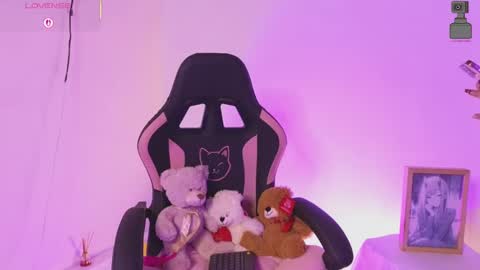 Snapshot of linoshka_1 chatting on September 27, 9:11 pm Luciana online show from September 27, 9:11 pm
