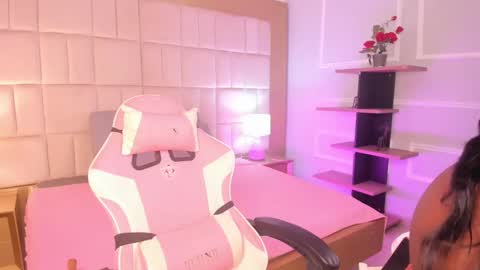 Snapshot of linsyadams chatting on January 9, 4:49 pm     online show from January 9, 4:49 pm