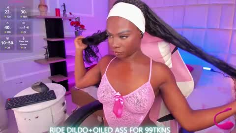 Snapshot of linsyadams chatting on February 14, 9:10 pm     online show from February 14, 9:10 pm