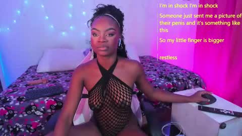 Snapshot of linsyadams chatting on December 4, 4:43 am     online show from December 4, 4:43 am