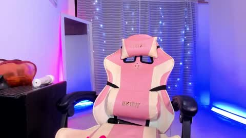 Snapshot of linsyadams chatting on September 18, 11:58 pm     online show from September 18, 11:58 pm