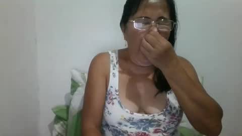 Snapshot of linzy164236 chatting on February 24, 6:25 am linzy164236 online show from February 24, 6:25 am