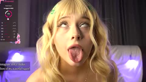 Snapshot of lipslollypop chatting on October 2, 5:07 pm Zoe online show from October 2, 5:07 pm
