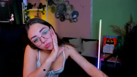 Snapshot of lira_lune chatting on October 4, 9:04 am lira li online show from October 4, 9:04 am