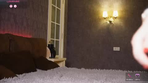 lisa_elfy online show from May 17, 3:00 pm