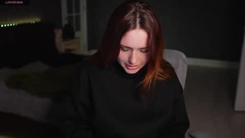 lisa_elfy online show from May 8, 5:38 pm