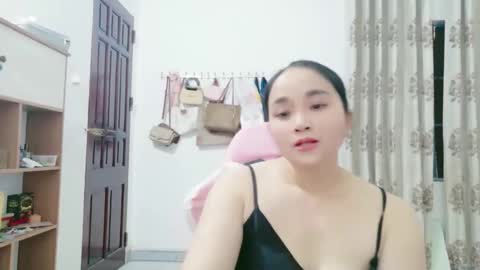 lisa_hanw online show from May 16, 1:41 am