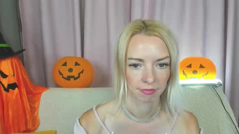 Lisa online show from October 31, 12:45 am