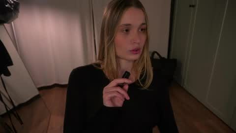 Elisabeth or Lisa online show from April 26, 8:28 pm