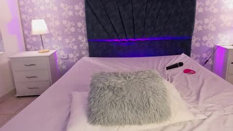 lisa_sweetas online show from April 9, 6:19 am