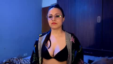 lisainthesky online show from March 25, 10:01 pm