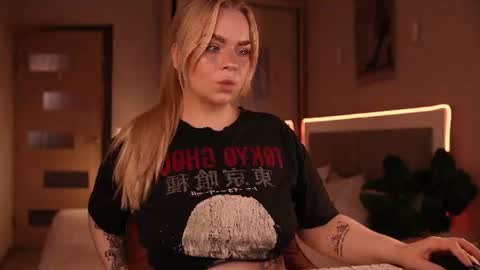 Lisa online show from August 5, 7:37 am