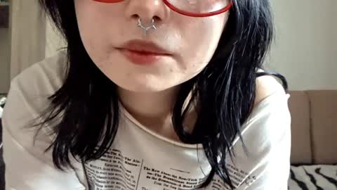 lisandrasteed online show from April 1, 1:41 pm