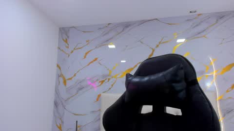 Lisa online show from April 6, 12:06 pm