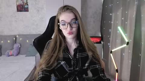 Lissa online show from May 28, 4:43 am