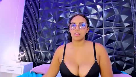 Lissa Vergara  online show from October 2, 1:05 pm