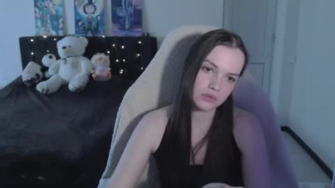 little__flowers online show from May 25, 9:19 am