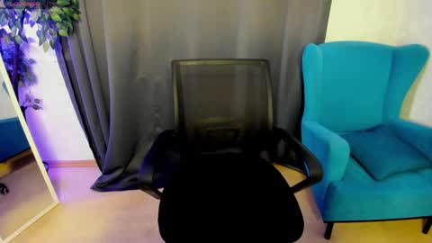 Isabel online show from May 19, 7:59 am