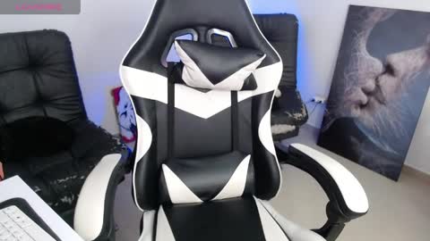 Amelie  online show from May 13, 12:06 am