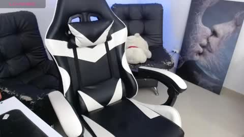 Amelie  online show from May 22, 1:36 am