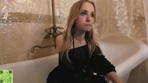little_clare_ online show from October 4, 7:29 pm