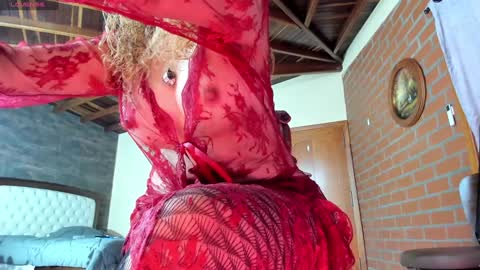 Izzi online show from January 3, 3:44 pm