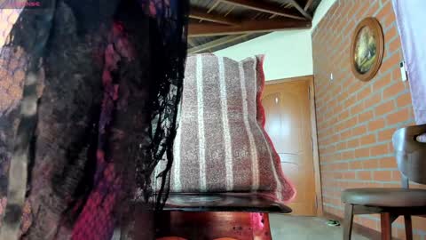 Izzi online show from December 4, 5:44 pm