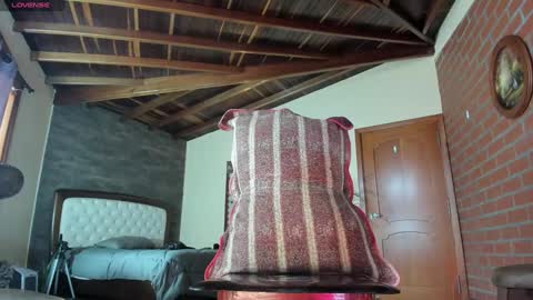 Izzi online show from December 6, 4:06 pm