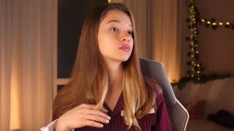 Kiki online show from October 10, 3:50 pm