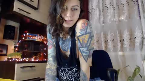 Snapshot of littlehappines chatting on February 1, 5:47 pm littlehappines online show from February 1, 5:47 pm