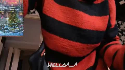 Snapshot of littlehappines chatting on December 7, 8:00 am littlehappines online show from December 7, 8:00 am