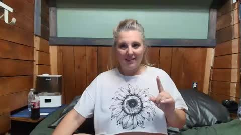 lisanixs online show from May 16, 2:36 am