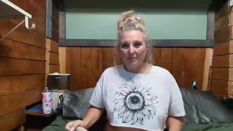 lisanixs online show from May 6, 3:10 am