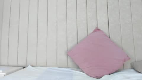Snapshot of littleoliviia_ chatting on February 5, 1:00 pm im olivia IG littleolivia01 online show from February 5, 1:00 pm