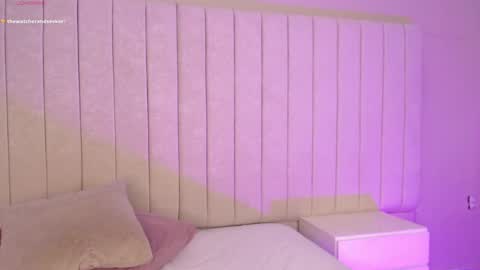 Snapshot of littleoliviia_ chatting on September 12, 2:24 pm im olivia IG littleolivia01 online show from September 12, 2:24 pm