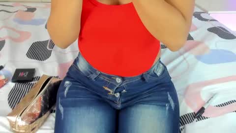 Snapshot of littleoliviia_ chatting on December 17, 1:38 pm im olivia IG littleolivia01 online show from December 17, 1:38 pm