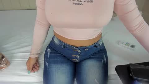 Snapshot of littleoliviia_ chatting on February 22, 11:46 am im olivia IG littleolivia01 online show from February 22, 11:46 am
