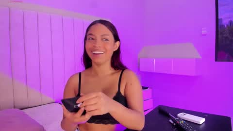 Snapshot of littleoliviia_ chatting on October 4, 1:28 pm im olivia IG littleolivia01 online show from October 4, 1:28 pm